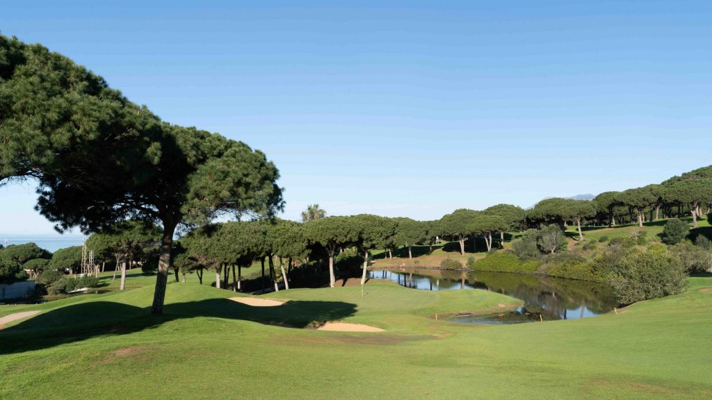 Blick auf Gelände des Golfplatzes Cabopino Marbella